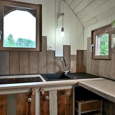 Roulotte Appoline Holiday home Arrien-en-Bethmale